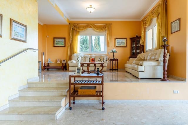 8 soverom Villa til salgs i Badalona med svømmebasseng garasje - € 1 850 000 (Ref: 8868644)