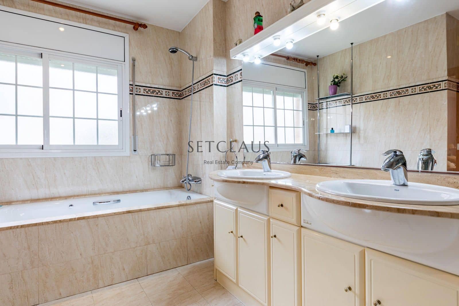 5 soveværelse Villa til salg i Premia de Dalt med swimmingpool garage - € 1.100.000 (Ref: 8873563)