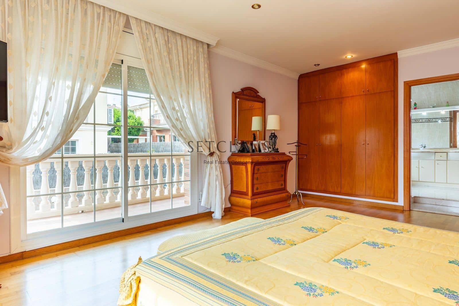 5 soveværelse Villa til salg i Premia de Dalt med swimmingpool garage - € 1.100.000 (Ref: 8873563)