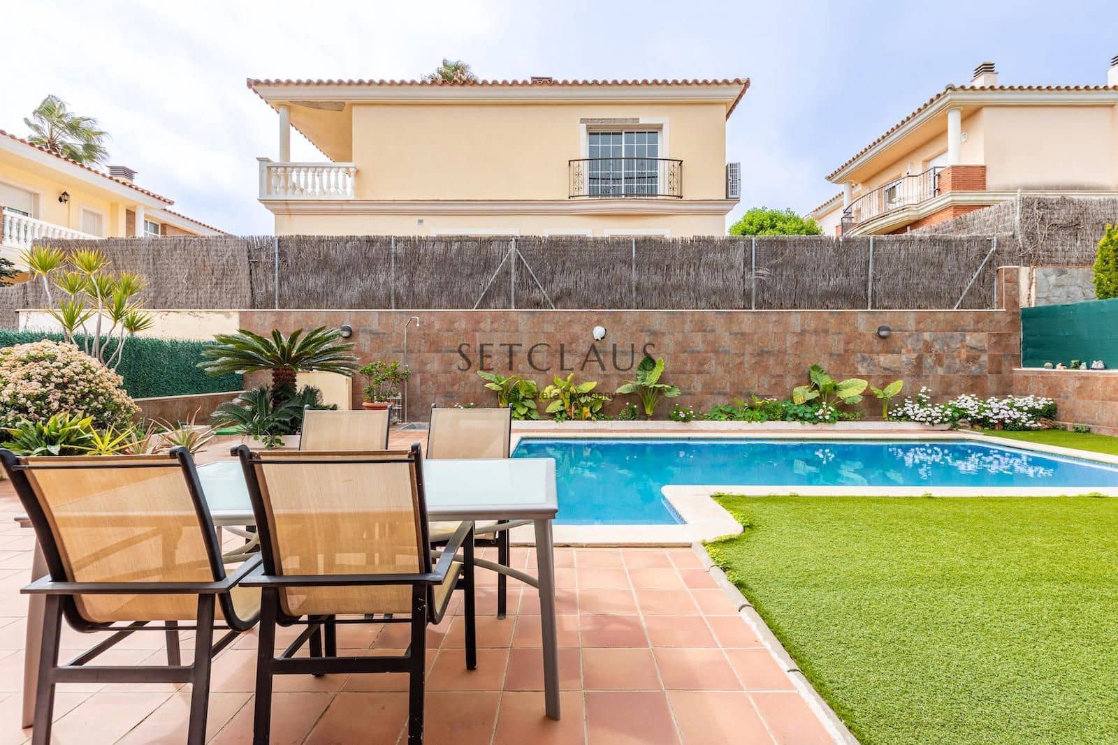 5 soveværelse Villa til salg i Premia de Dalt med swimmingpool garage - € 1.100.000 (Ref: 8873563)