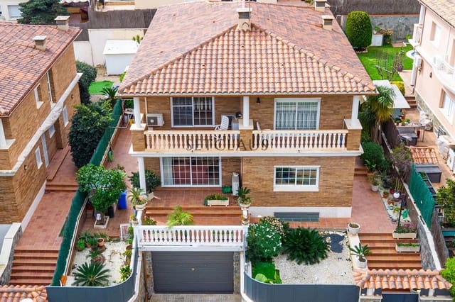 5 soveværelse Villa til salg i Premià de Dalt med swimmingpool garage - € 1.100.000 (Ref: 8873563)