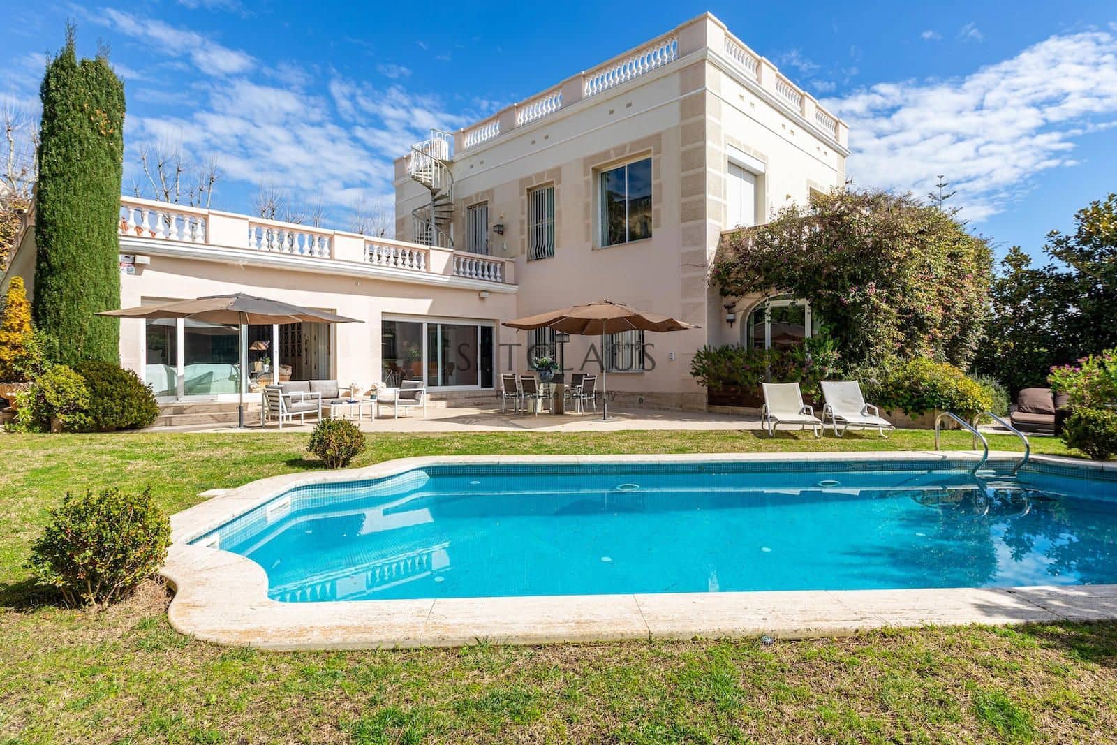 7 soverom Villa til salgs i El Masnou med svømmebasseng garasje - € 1 800 000 (Ref: 8898108)