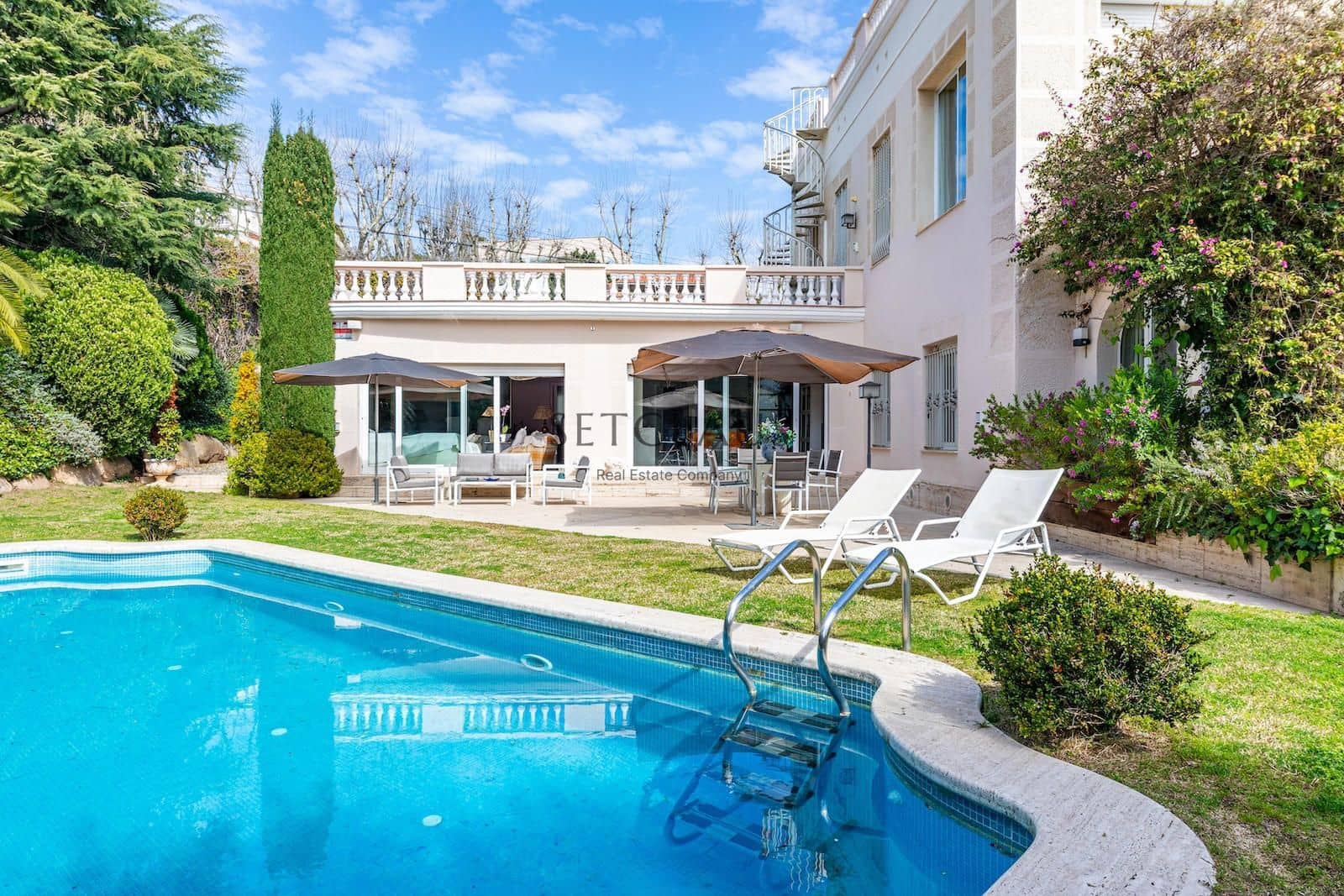 7 soverom Villa til salgs i El Masnou med svømmebasseng garasje - € 1 800 000 (Ref: 8898108)