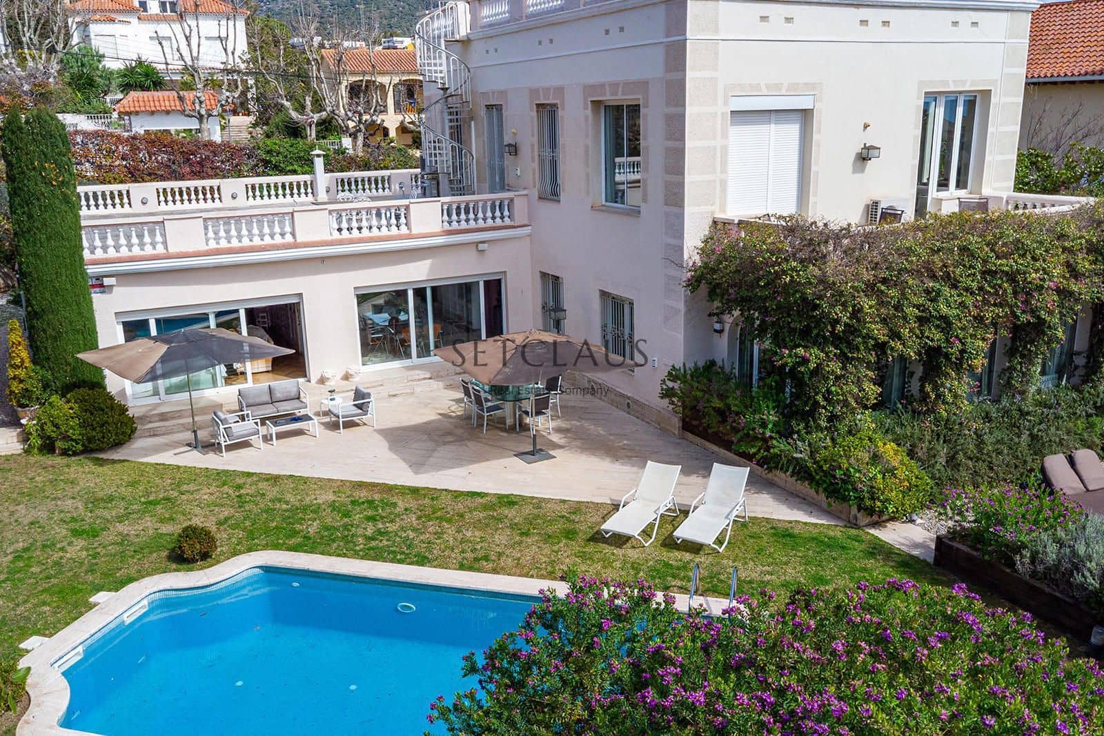 7 soverom Villa til salgs i El Masnou med svømmebasseng garasje - € 1 800 000 (Ref: 8898108)