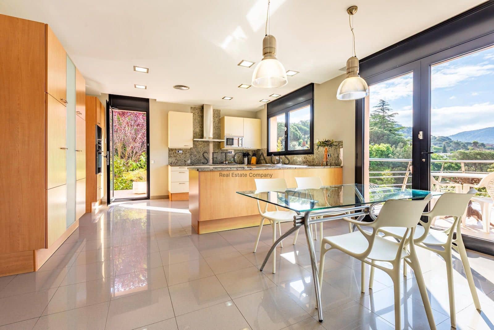 5 soveværelse Villa til salg i Vallromanes med swimmingpool garage - € 1.495.000 (Ref: 8969007)