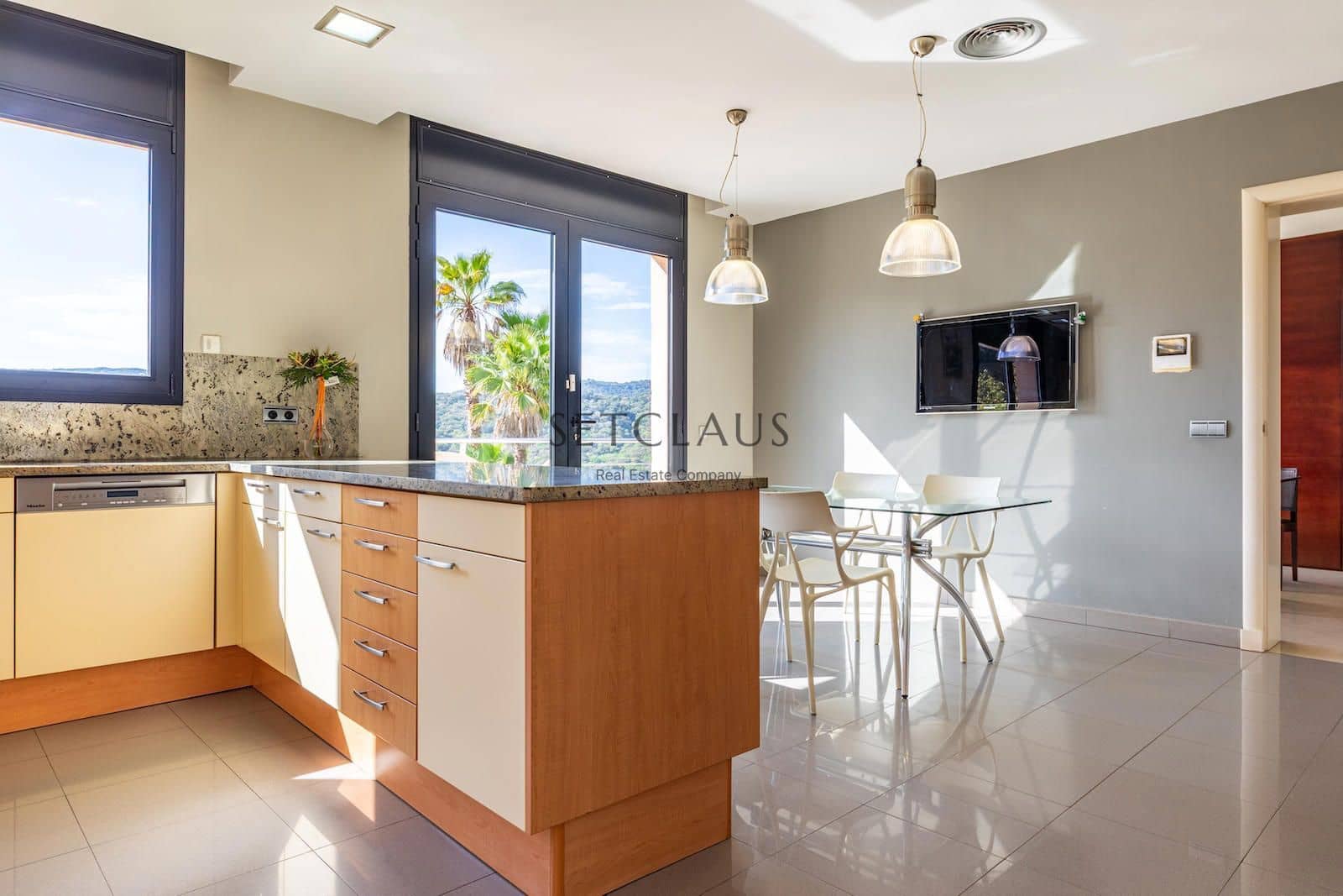 5 soveværelse Villa til salg i Vallromanes med swimmingpool garage - € 1.495.000 (Ref: 8969007)