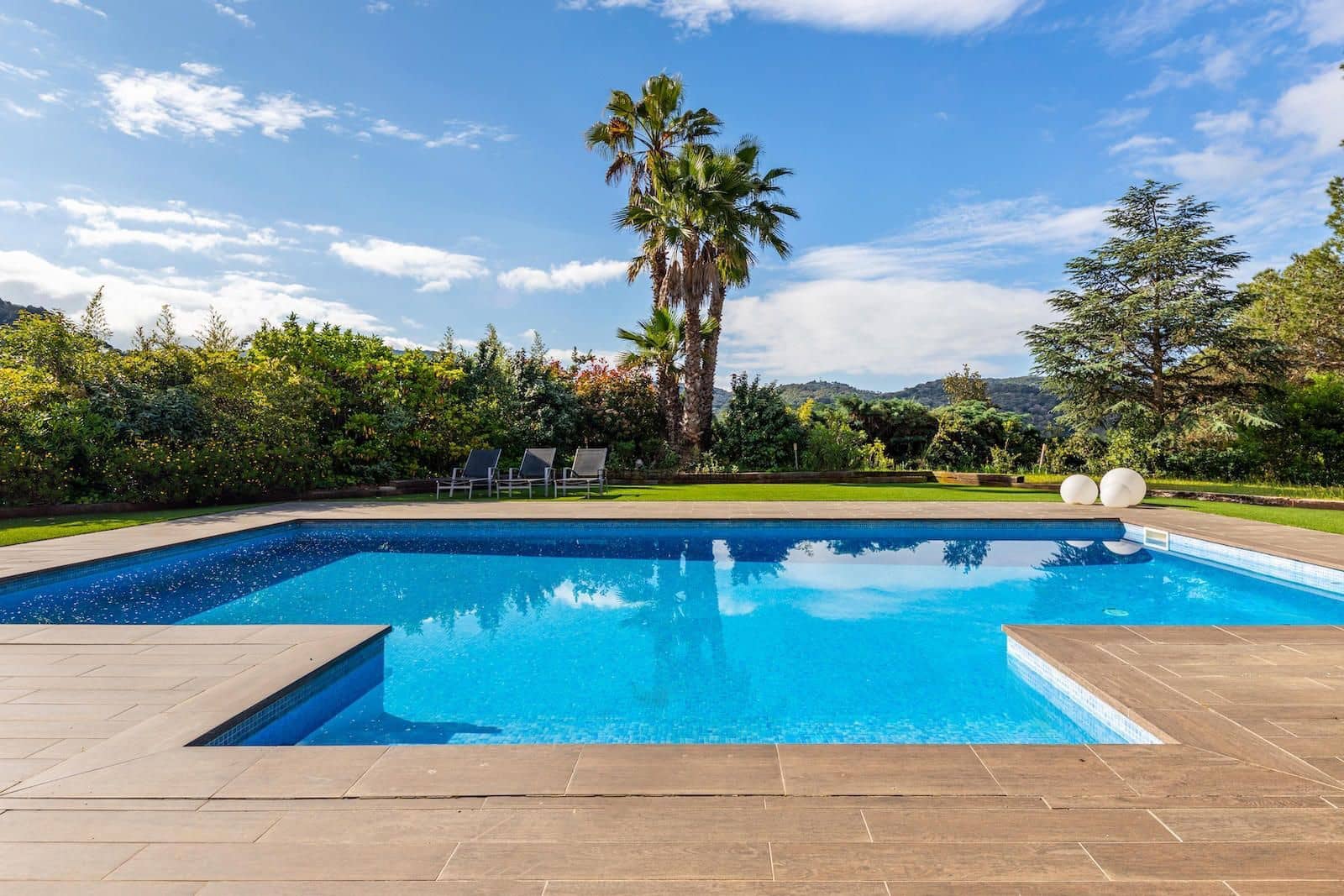 5 soveværelse Villa til salg i Vallromanes med swimmingpool garage - € 1.495.000 (Ref: 8969007)