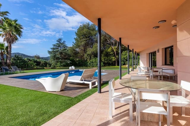 5 soverom Villa til salgs i Vallromanes med svømmebasseng garasje - € 1 495 000 (Ref: 8969007)