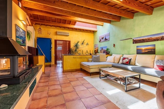 5 bedroom Villa for sale in Argentona with garage - € 948,000 (Ref: 9001969)