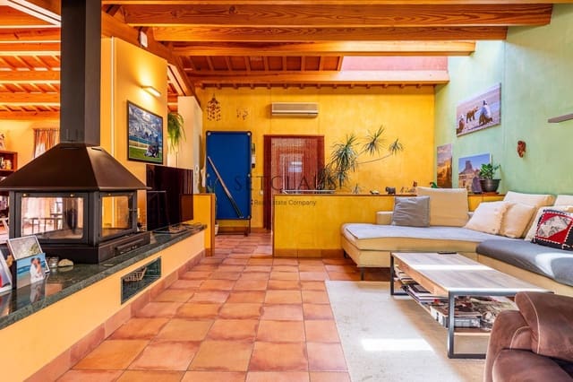 5 bedroom Villa for sale in Argentona with garage - € 948,000 (Ref: 9001969)