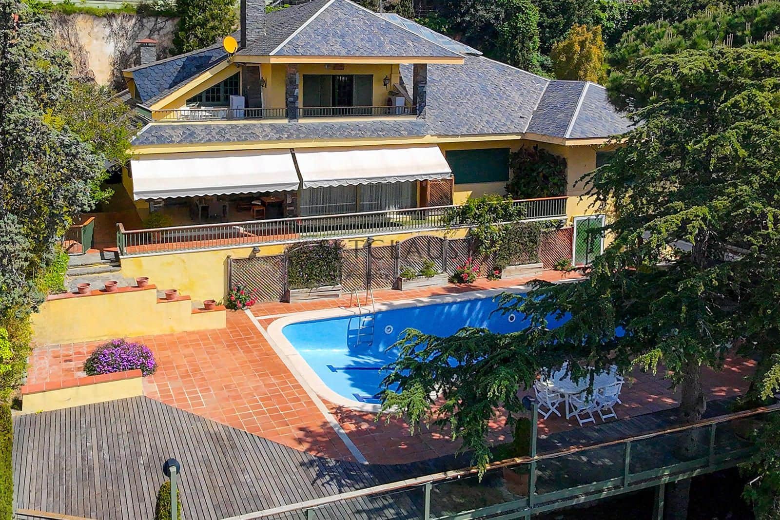 10 soveværelse Villa til salg i Badalona med swimmingpool garage - € 1.600.000 (Ref: 9002518)