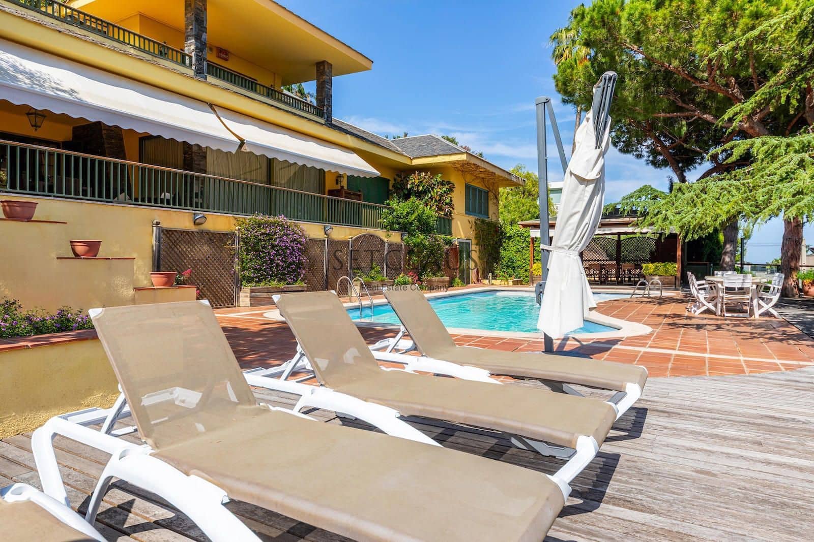 10 soveværelse Villa til salg i Badalona med swimmingpool garage - € 1.600.000 (Ref: 9002518)