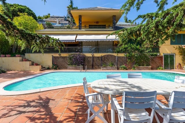 10 soverom Villa til salgs i Badalona med svømmebasseng garasje - € 1 600 000 (Ref: 9002518)