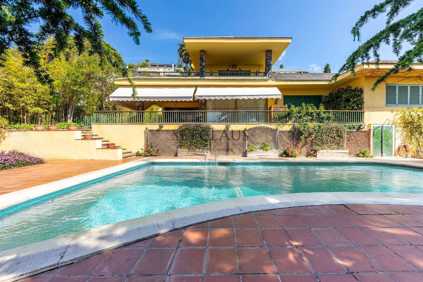 10 soveværelse Villa til salg i Badalona med swimmingpool garage - € 1.600.000 (Ref: 9002518)