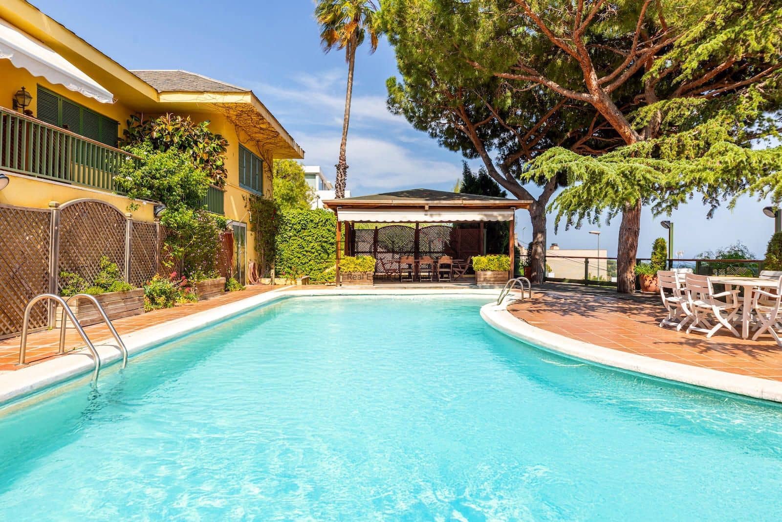 10 soveværelse Villa til salg i Badalona med swimmingpool garage - € 1.600.000 (Ref: 9002518)