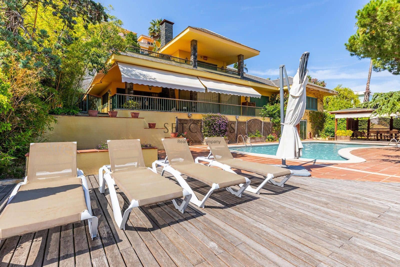 10 soveværelse Villa til salg i Badalona med swimmingpool garage - € 1.600.000 (Ref: 9002518)