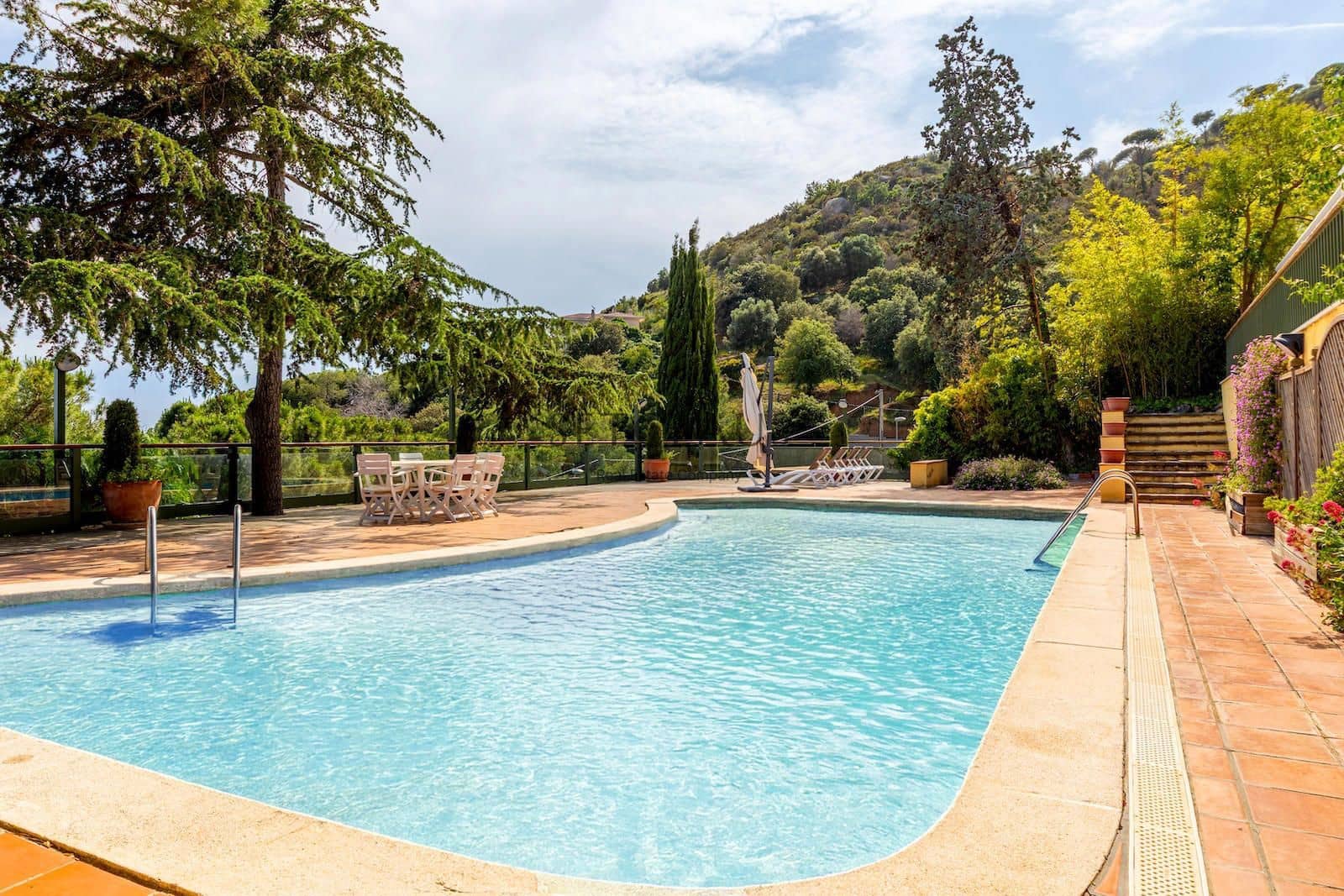 10 soveværelse Villa til salg i Badalona med swimmingpool garage - € 1.600.000 (Ref: 9002518)