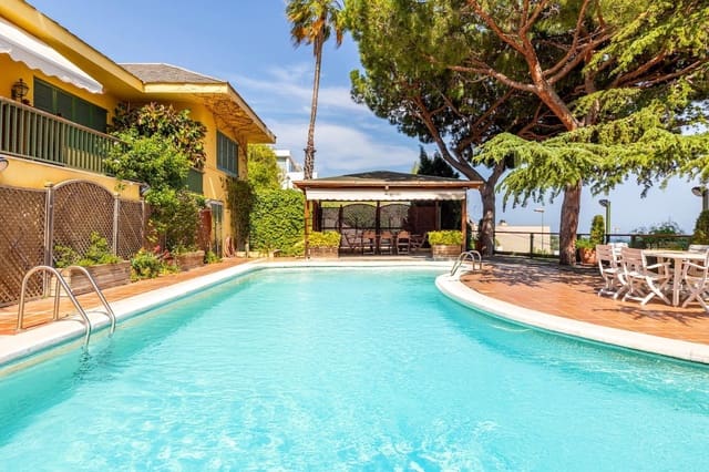 10 soverom Villa til salgs i Badalona med svømmebasseng garasje - € 1 600 000 (Ref: 9002518)