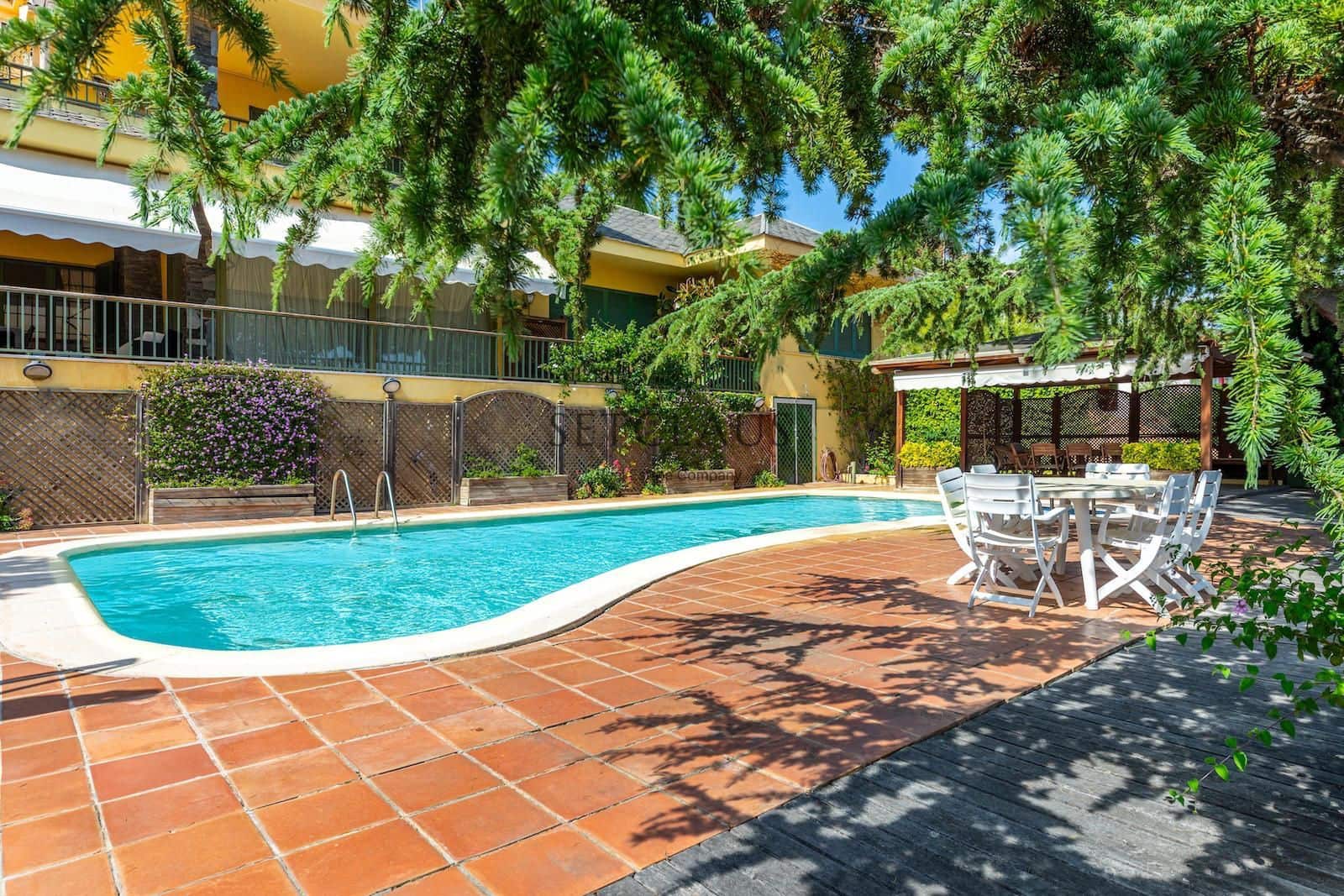 10 soveværelse Villa til salg i Badalona med swimmingpool garage - € 1.600.000 (Ref: 9002518)