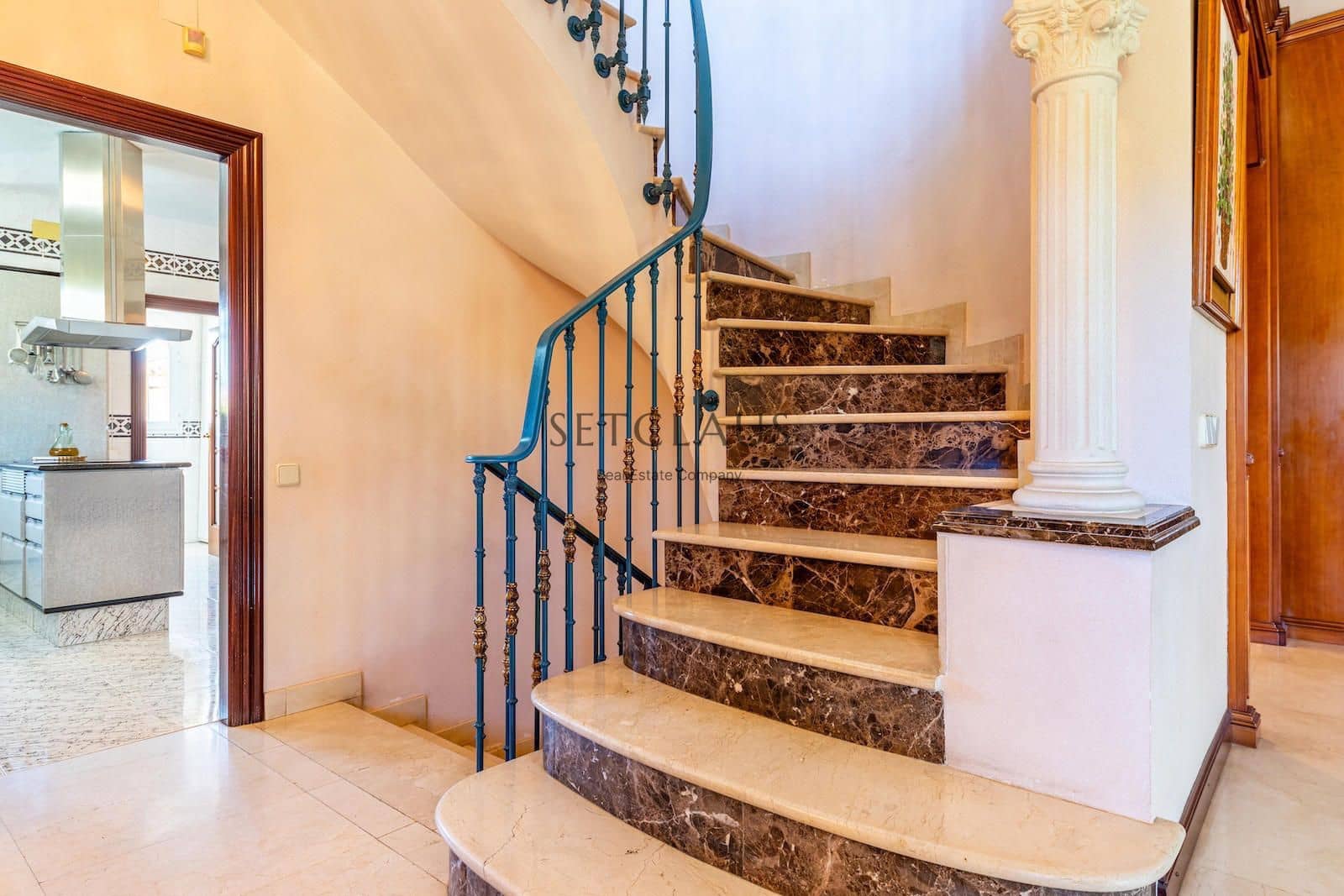 5 soverom Villa til salgs i Alella med svømmebasseng garasje - € 1 090 000 (Ref: 9009365)