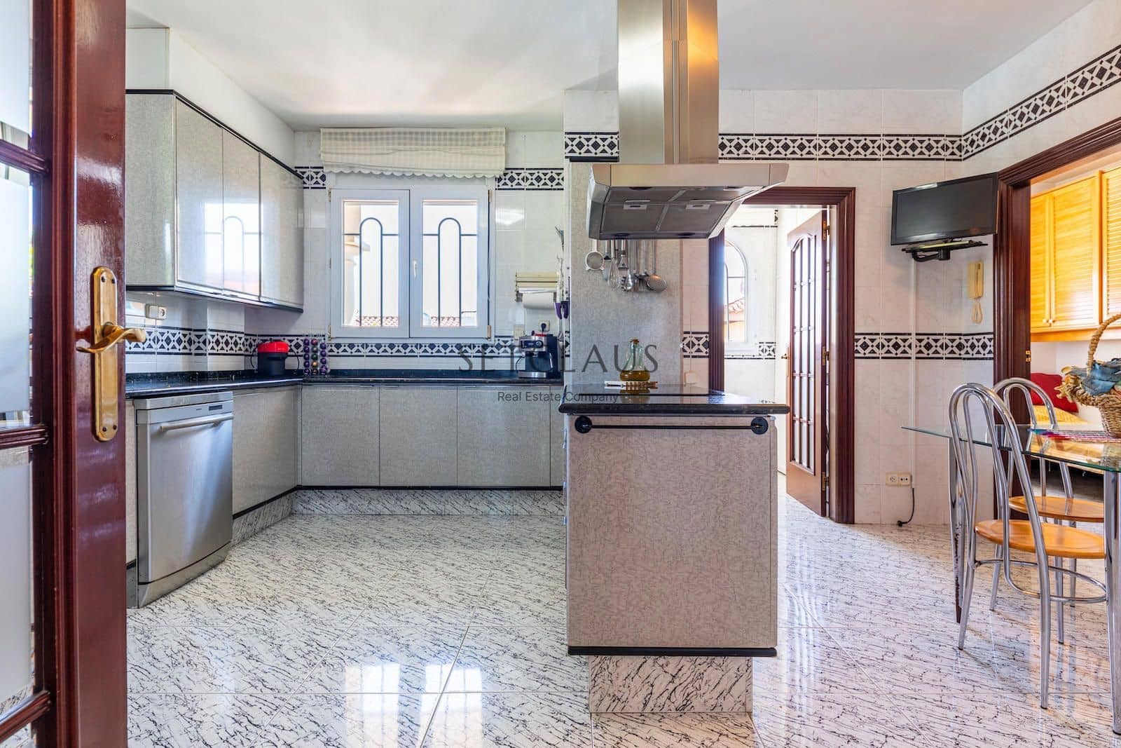 5 soverom Villa til salgs i Alella med svømmebasseng garasje - € 1 090 000 (Ref: 9009365)