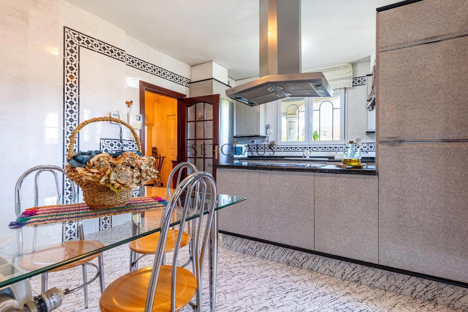 5 soverom Villa til salgs i Alella med svømmebasseng garasje - € 1 090 000 (Ref: 9009365)