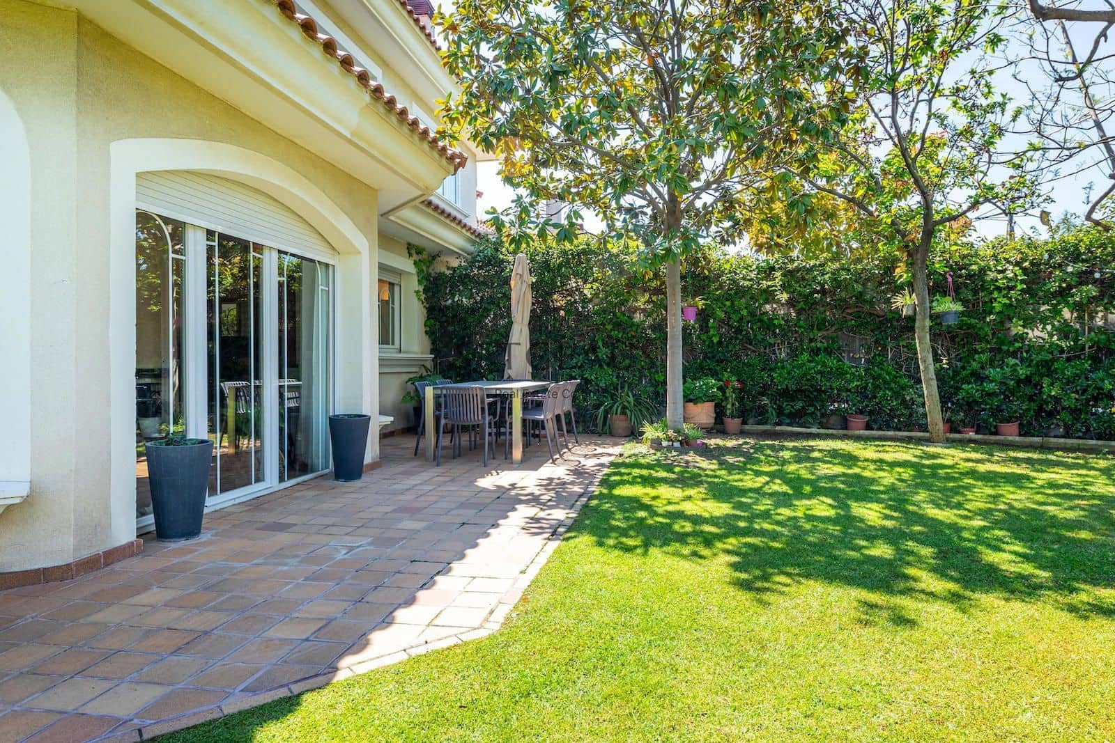 5 soverom Villa til salgs i Alella med svømmebasseng garasje - € 1 090 000 (Ref: 9009365)