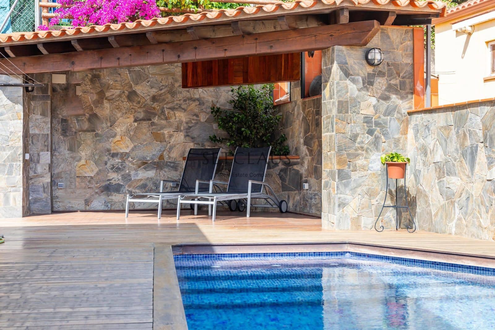 4 bedroom Villa for sale in Teia with pool garage - € 770,000 (Ref: 9035542)