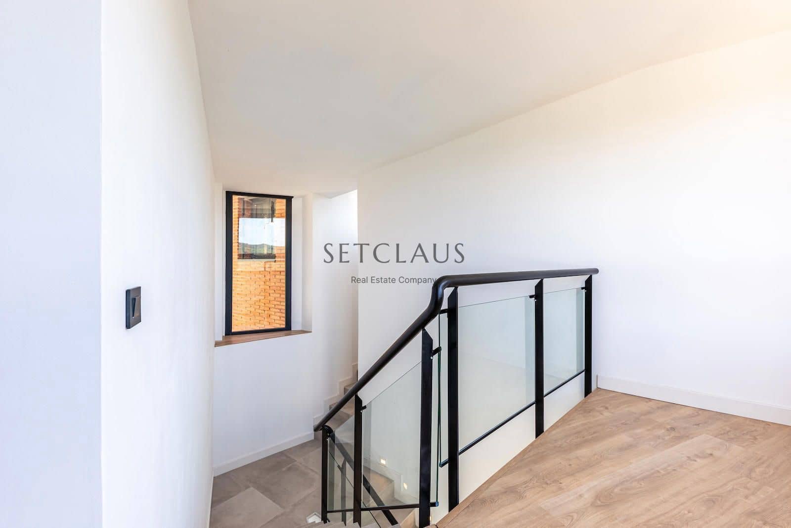 5 soverom Villa til salgs i Vallromanes med svømmebasseng garasje - € 790 000 (Ref: 9072902)