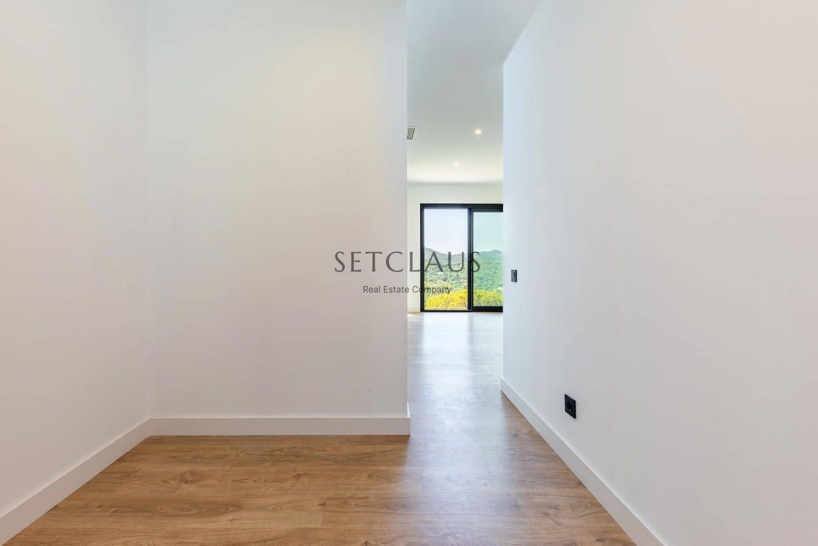 5 soverom Villa til salgs i Vallromanes med svømmebasseng garasje - € 790 000 (Ref: 9072902)