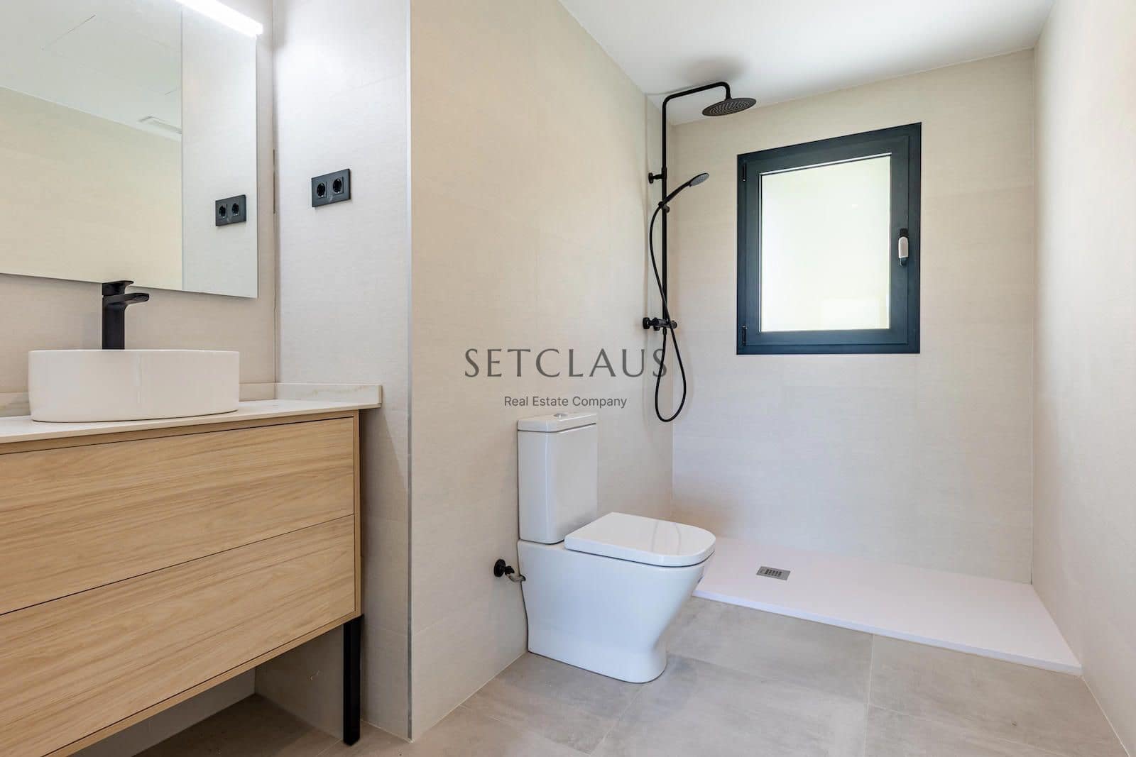 5 soverom Villa til salgs i Vallromanes med svømmebasseng garasje - € 790 000 (Ref: 9072902)