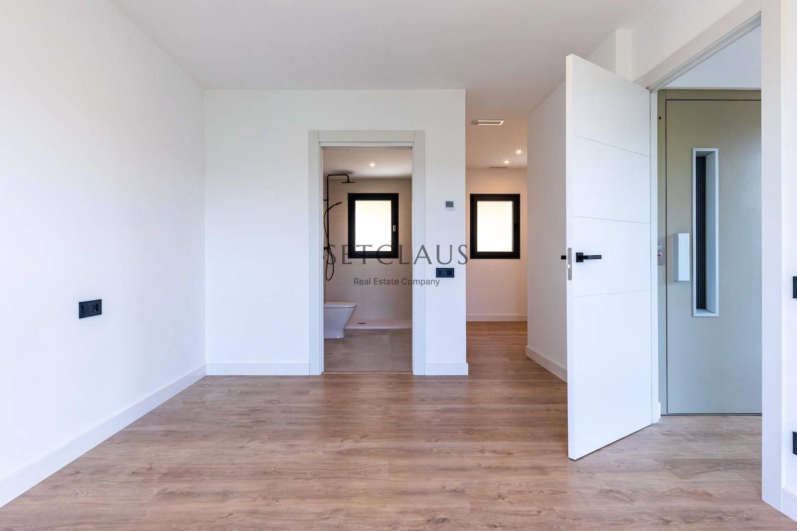 5 soverom Villa til salgs i Vallromanes med svømmebasseng garasje - € 790 000 (Ref: 9072902)