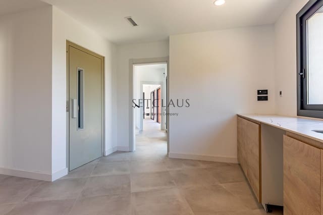 5 soverom Villa til salgs i Vallromanes med svømmebasseng garasje - € 790 000 (Ref: 9072902)