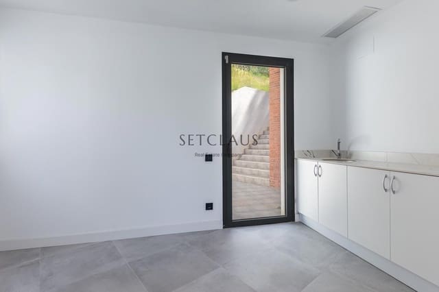 5 soverom Villa til salgs i Vallromanes med svømmebasseng garasje - € 790 000 (Ref: 9072902)