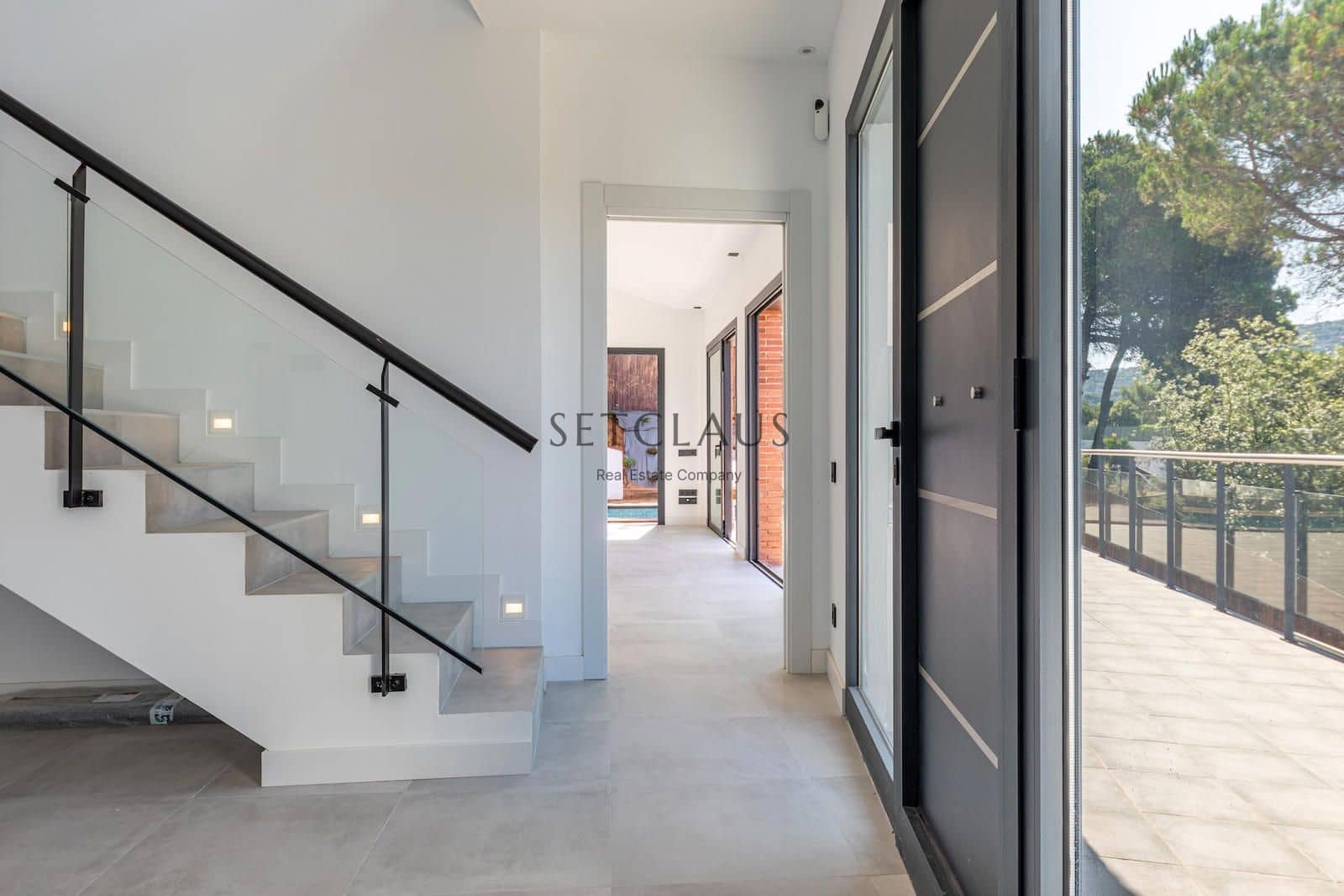 5 soverom Villa til salgs i Vallromanes med svømmebasseng garasje - € 790 000 (Ref: 9072902)