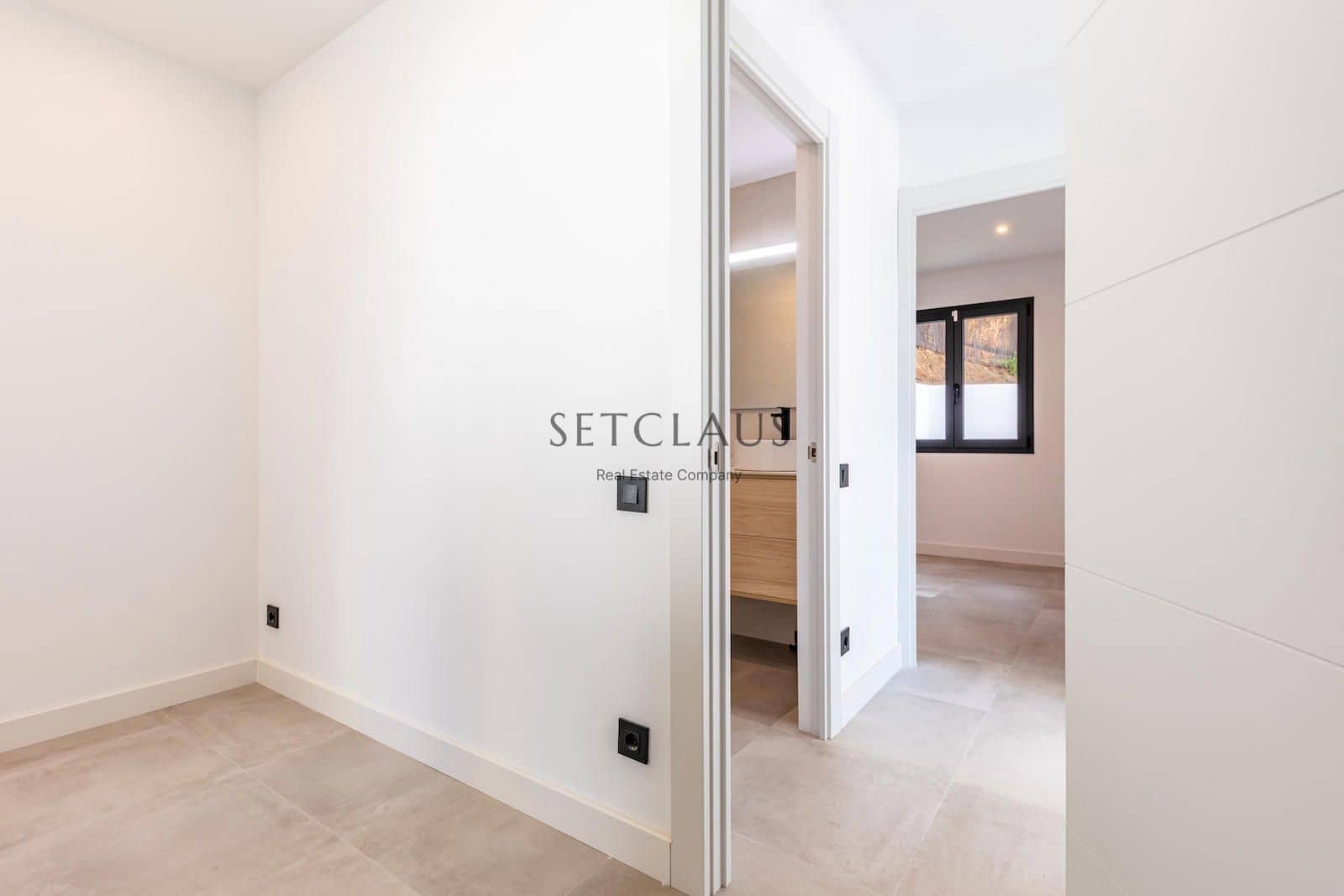 5 soverom Villa til salgs i Vallromanes med svømmebasseng garasje - € 790 000 (Ref: 9072902)