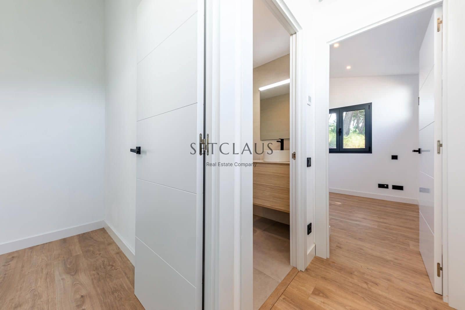 5 soverom Villa til salgs i Vallromanes med svømmebasseng garasje - € 790 000 (Ref: 9072902)