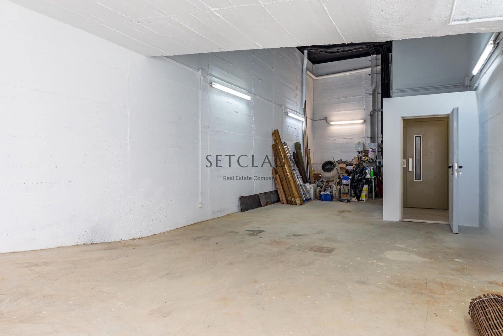 5 soverom Villa til salgs i Vallromanes med svømmebasseng garasje - € 790 000 (Ref: 9072902)