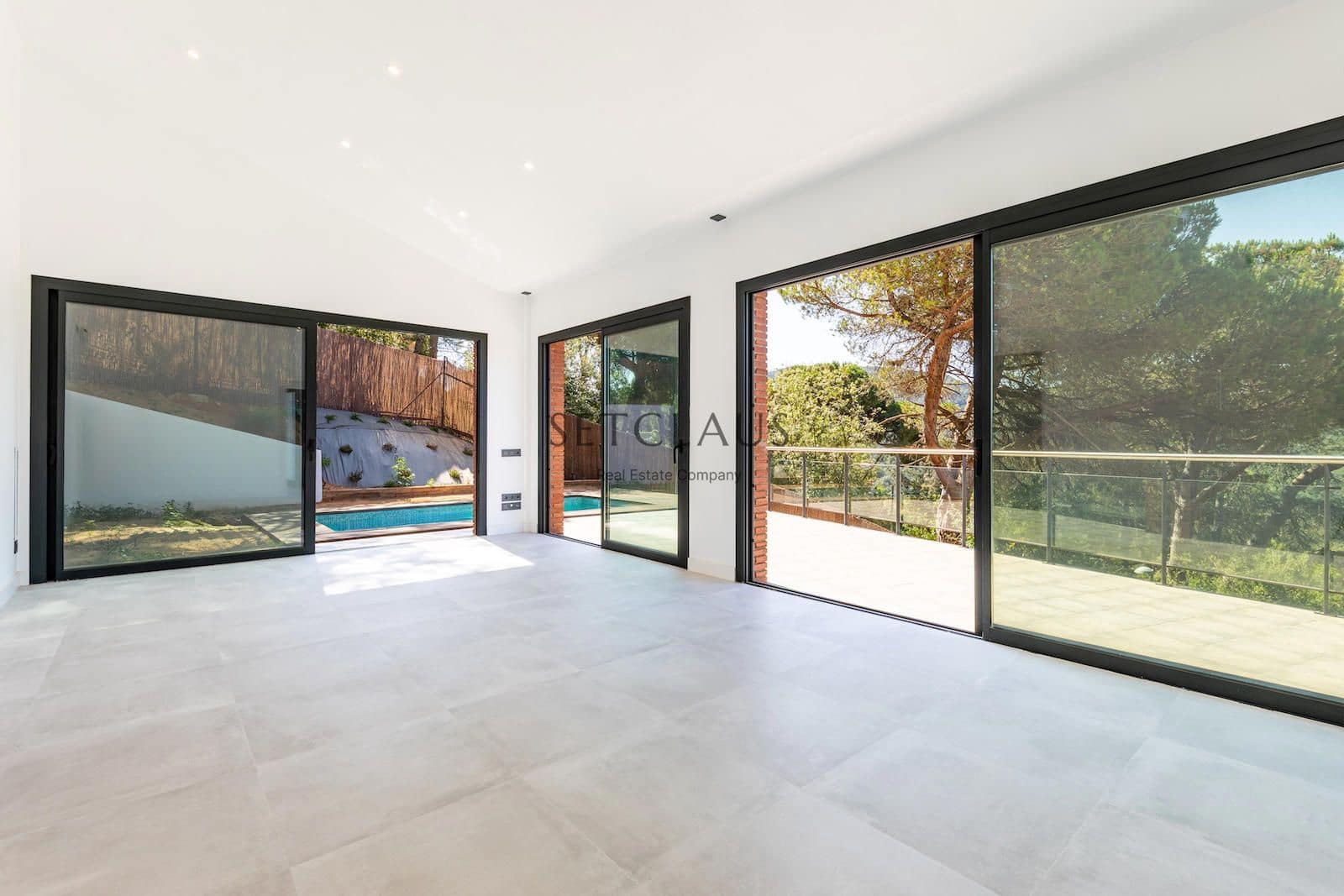 5 soverom Villa til salgs i Vallromanes med svømmebasseng garasje - € 790 000 (Ref: 9072902)