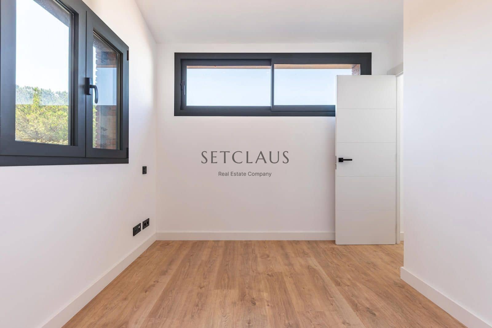 5 soverom Villa til salgs i Vallromanes med svømmebasseng garasje - € 790 000 (Ref: 9072902)