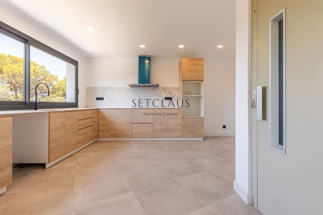 5 soverom Villa til salgs i Vallromanes med svømmebasseng garasje - € 790 000 (Ref: 9072902)