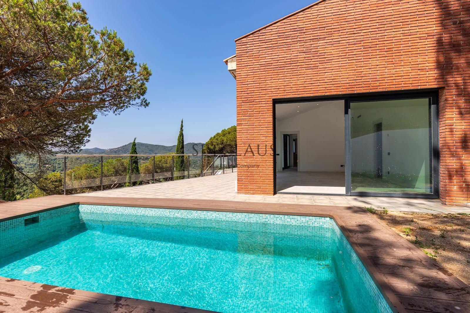 5 soverom Villa til salgs i Vallromanes med svømmebasseng garasje - € 790 000 (Ref: 9072902)