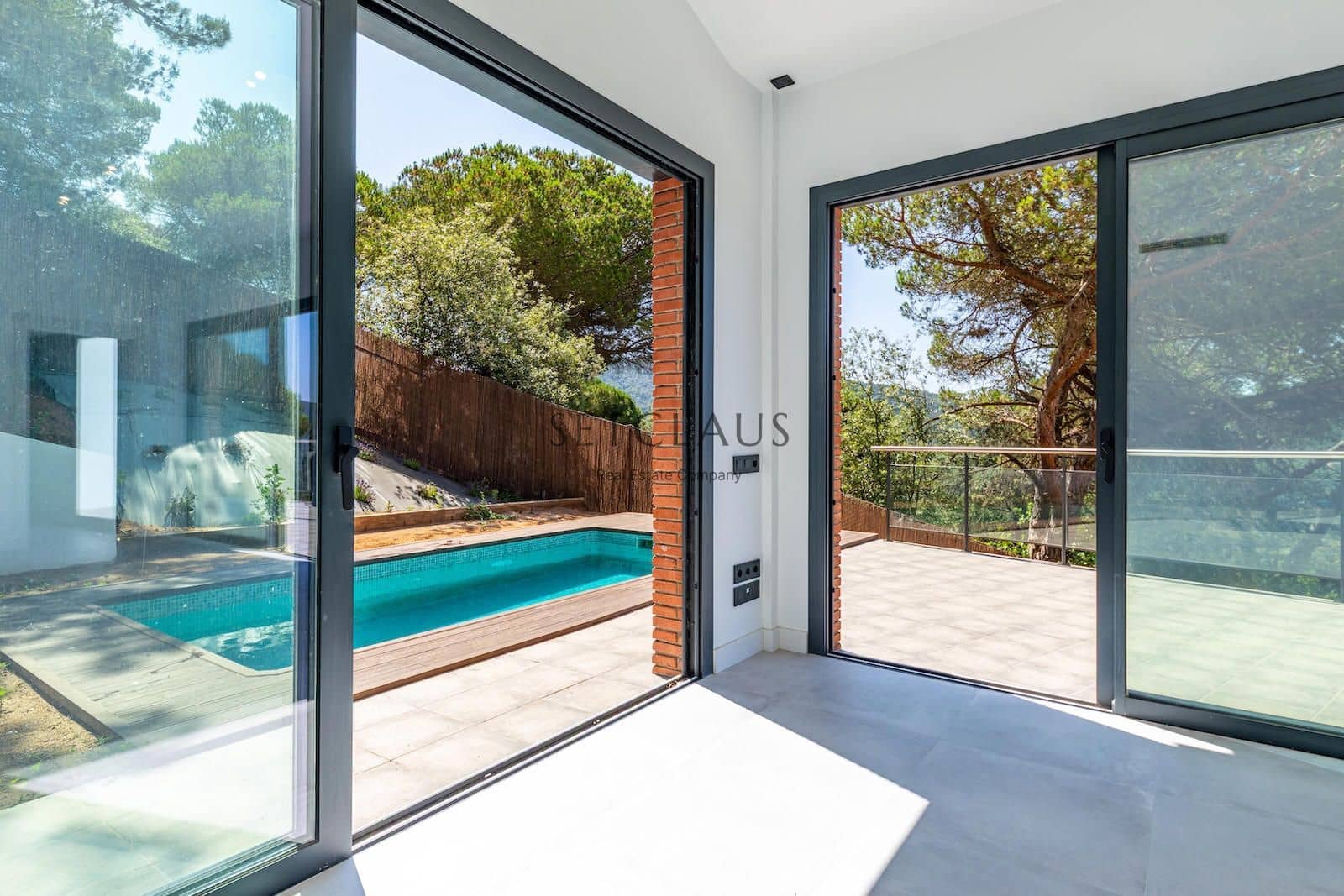 5 soverom Villa til salgs i Vallromanes med svømmebasseng garasje - € 790 000 (Ref: 9072902)