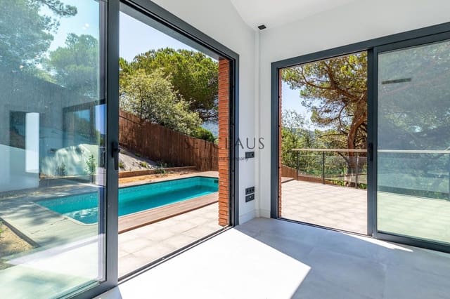 5 soverom Villa til salgs i Vallromanes med svømmebasseng garasje - € 790 000 (Ref: 9072902)