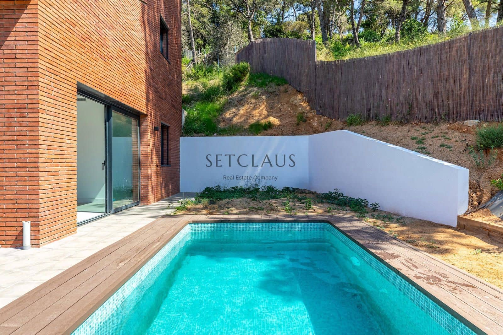 5 soverom Villa til salgs i Vallromanes med svømmebasseng garasje - € 790 000 (Ref: 9072902)