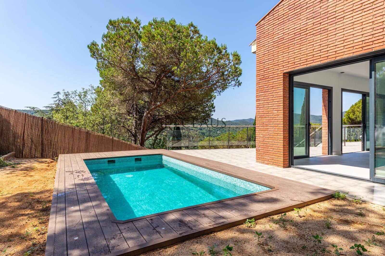 5 soverom Villa til salgs i Vallromanes med svømmebasseng garasje - € 790 000 (Ref: 9072902)