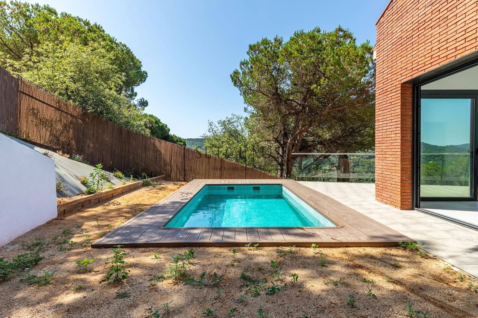 5 soverom Villa til salgs i Vallromanes med svømmebasseng garasje - € 790 000 (Ref: 9072902)