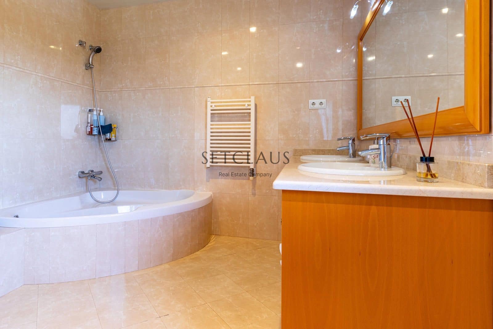 7 chambre Villa/Maison à vendre à Sant Vicenc de Montalt avec garage - 890 000 € (Ref: 9105919)