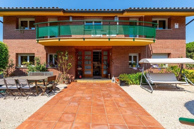 7 Zimmer Villa zu verkaufen in Sant Vicenç de Montalt mit Garage - 990.000 € (Ref: 9105919)