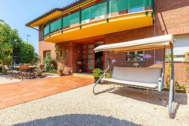 7 Zimmer Villa zu verkaufen in Sant Vicenç de Montalt mit Garage - 990.000 € (Ref: 9105919)